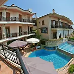Giannis & Foteini Hotel *
