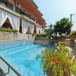 Giannis & Foteini Hotel *