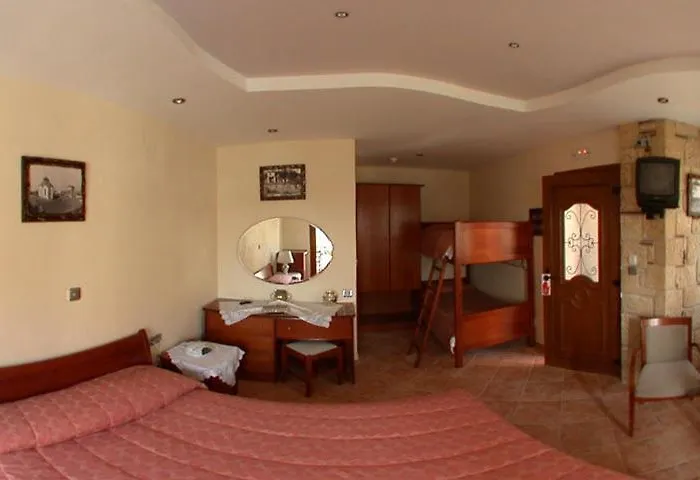 Giannis & Foteini Otel *