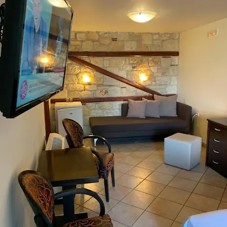 Hotel Giannis & Foteini
