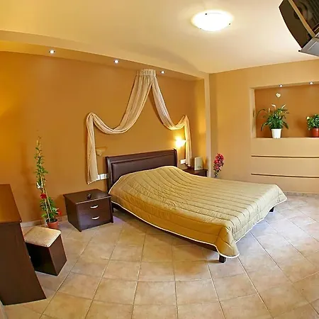 Giannis & Foteini Hotel *
