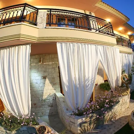 Giannis & Foteini Hotell *